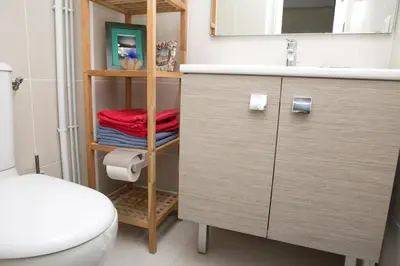 Salle de bains dans l'établissement Cozy apartment Central Paris Le Marais with 1 separate Bed room