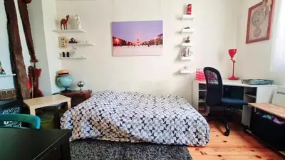 Un ou plusieurs lits dans un hébergement de l'établissement Cozy apartment Central Paris Le Marais with 1 separate Bed room