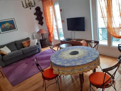Coin salon dans l'établissement Appartement Petroff