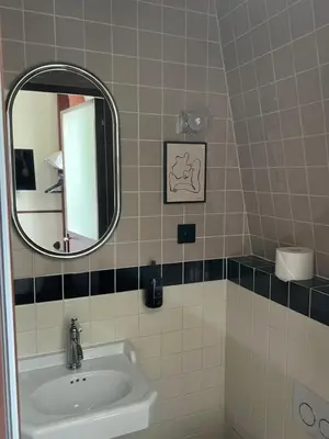 Salle de bains dans l'établissement Hôtel Marguerite