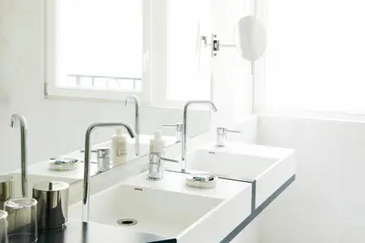 Salle de bains dans l'établissement Perpetual Elysée Montaigne