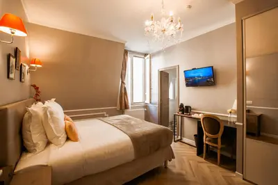 Télévision ou salle de divertissement dans l'établissement La Maison Gobert Paris Hotel Particulier