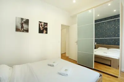 Un ou plusieurs lits dans un hébergement de l'établissement Rent a Room - Studio Bonne Nouvelle