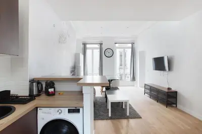 Cuisine ou kitchenette dans l'établissement Rent a Room - Studio Bonne Nouvelle