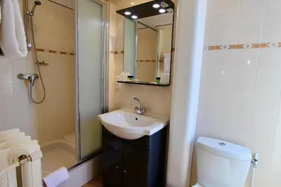 Salle de bains dans l'établissement Hôtel Chopin