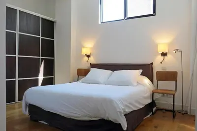 Un ou plusieurs lits dans un hébergement de l'établissement Loft Vinaigriers République