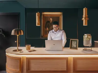 Clients de l'établissement Snob Hotel