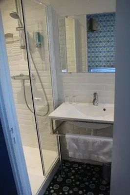 Salle de bains dans l'établissement Les Toits de Paris