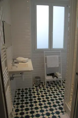 Salle de bains dans l'établissement Les Toits de Paris