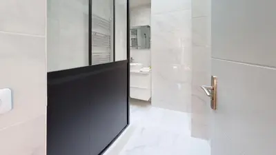 Télévision ou salle de divertissement dans l'établissement Stunning And Luxurious 3BR Loft 5min From Paris In The Heart Of Boulogne