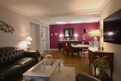 Coin salon dans l'établissement Two-Bedroom Apartment Champs-Elysées