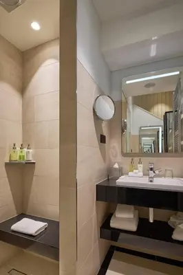 Salle de bains dans l'établissement Maison Albar - Le Pont-Neuf