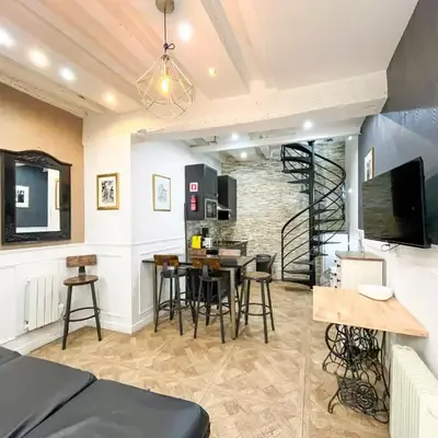 32 Atelier Paris Fashion