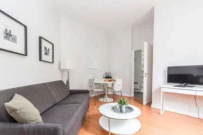 Télévision ou salle de divertissement dans l'établissement Sweet Home Paris Apartment