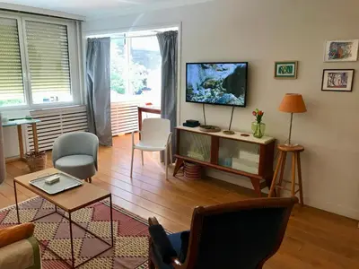 Télévision ou salle de divertissement dans l'établissement Standing-Montparnasse