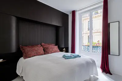 Un ou plusieurs lits dans un hébergement de l'établissement Champs-Élysées Executive Apartment