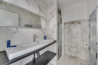 Salle de bains dans l'établissement Residence Tour Eiffel by Studio prestige
