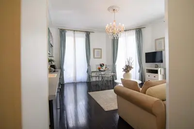Télévision ou salle de divertissement dans l'établissement La Charme Du Marais