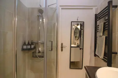 Salle de bains dans l'établissement La Charme Du Marais