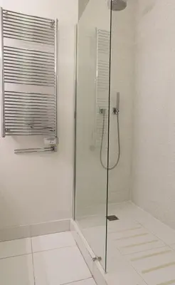 Salle de bains dans l'établissement Two Bedroom Luxury Apartment - Balcony with View of Notre Dame