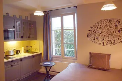 Cuisine ou kitchenette dans l'établissement Petit Paris - Oasis in Marais