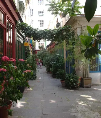 Jardin de l'établissement Petit Paris - Oasis in Marais