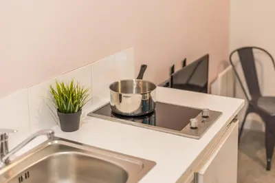 Cuisine ou kitchenette dans l'établissement WS Hôtel de Ville - Le Marais