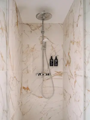 Salle de bains dans l'établissement Solly Hôtel Paris