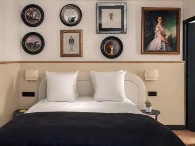 Un ou plusieurs lits dans un hébergement de l'établissement Solly Hôtel Paris