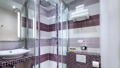 Salle de bains dans l'établissement Hôtel du Plat d'Etain