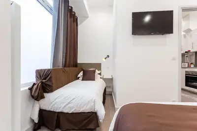 Un ou plusieurs lits dans un hébergement de l'établissement Le Logis de Montmartre