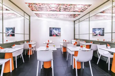 Télévision ou salle de divertissement dans l'établissement Hotel Opéra Opal
