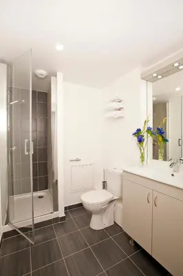 Salle de bains dans l'établissement Residhome Paris Rosa Parks