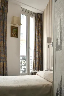 Un ou plusieurs lits dans un hébergement de l'établissement Hotel Royal Bergère