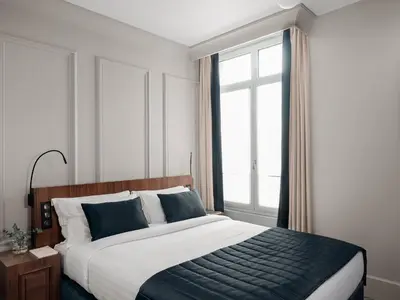 Un ou plusieurs lits dans un hébergement de l'établissement M Social Hotel Paris