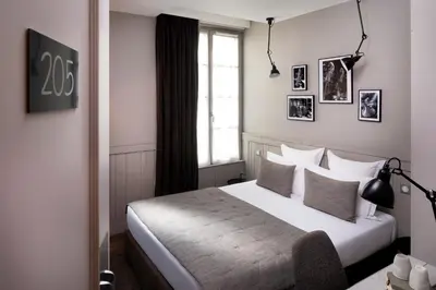Un ou plusieurs lits dans un hébergement de l'établissement Hôtel Hélios Opéra