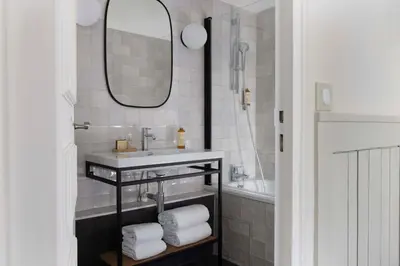 Salle de bains dans l'établissement Hôtel Hélios Opéra