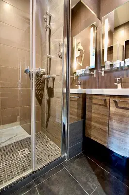 Salle de bains dans l'établissement Hotel Migny Opéra Montmartre