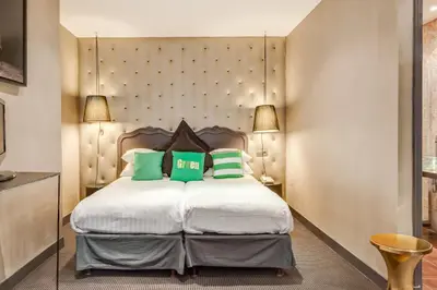 Un ou plusieurs lits dans un hébergement de l'établissement ZE Hotel