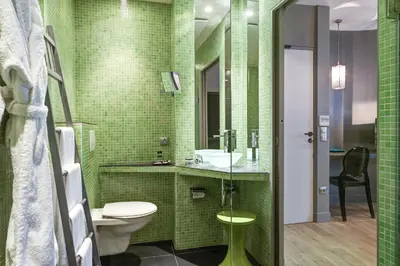 Salle de bains dans l'établissement ZE Hotel