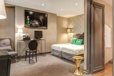 Un ou plusieurs lits dans un hébergement de l'établissement ZE Hotel