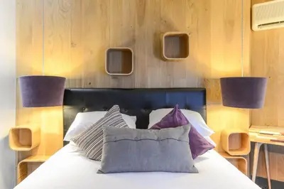 Un ou plusieurs lits dans un hébergement de l'établissement ZE Hotel