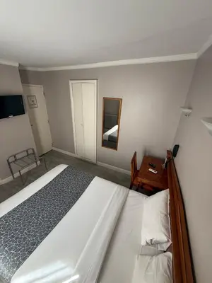 Télévision ou salle de divertissement dans l'établissement New Hôtel Gare Du Nord