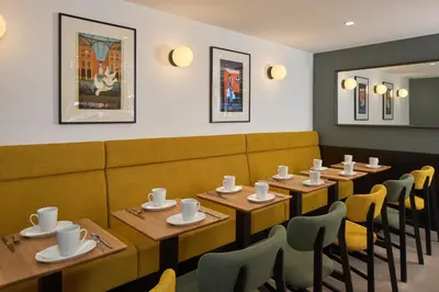 Coin salon dans l'établissement Timhotel Paris Gare de l'Est