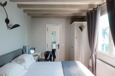 Un ou plusieurs lits dans un hébergement de l'établissement Hôtel Saint Martin Bastille