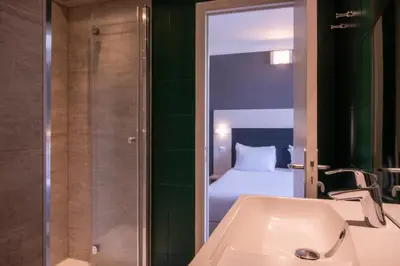 Salle de bains dans l'établissement Hôtel Baldi by Magna Arbor