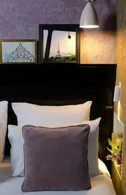 Un ou plusieurs lits dans un hébergement de l'établissement Hotel de Neuville Arc de Triomphe