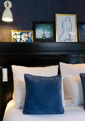 Un ou plusieurs lits dans un hébergement de l'établissement Hotel de Neuville Arc de Triomphe