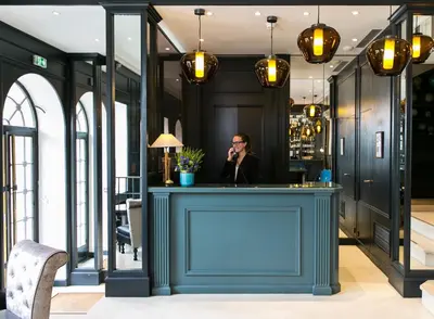 Hall ou réception de l'établissement Hotel de Neuville Arc de Triomphe