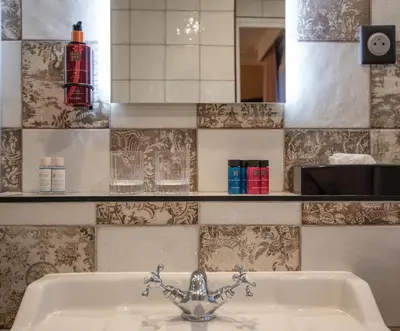 Salle de bains dans l'établissement ELSA, Hôtel Paris